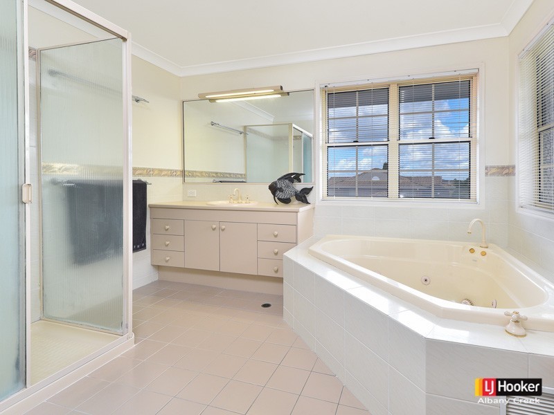 52 Oakmont Crescent, Albany Creek QLD 4035