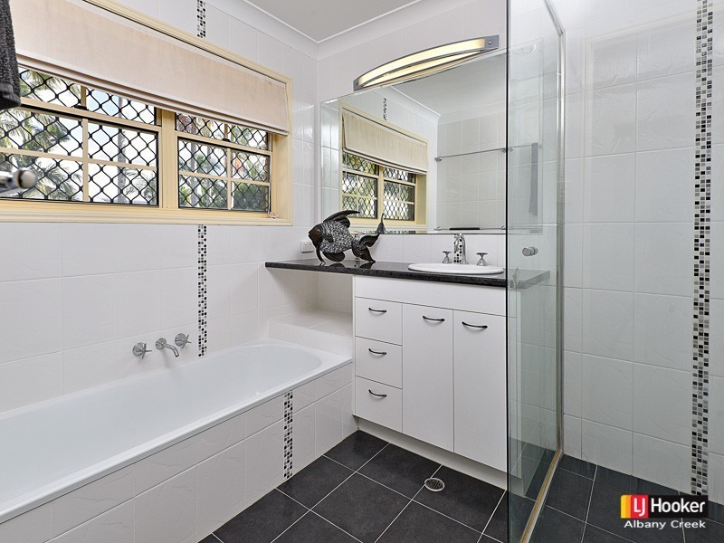 52 Oakmont Crescent, Albany Creek QLD 4035