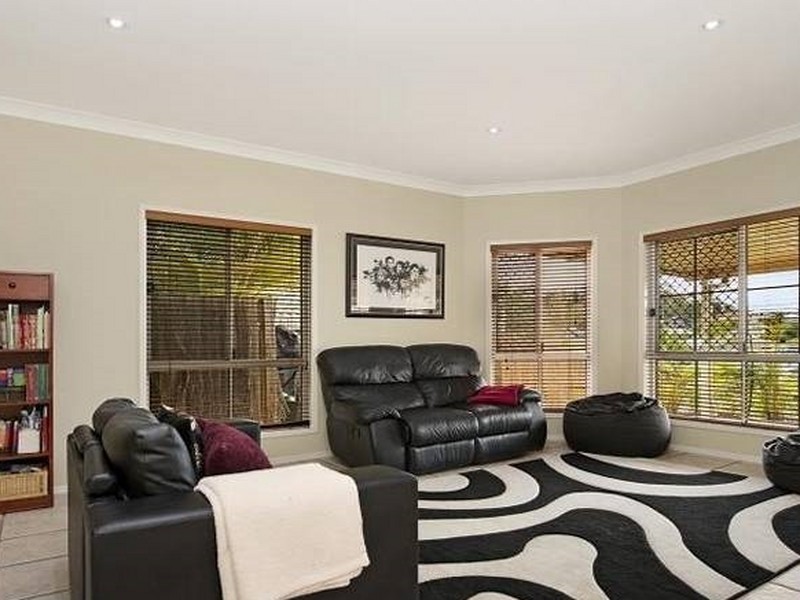 11 Memoire Court, Eatons Hill QLD 4037