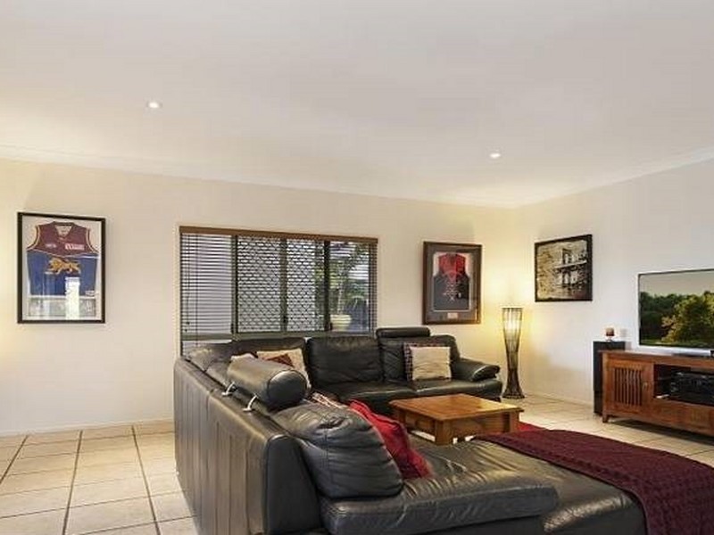 11 Memoire Court, Eatons Hill QLD 4037