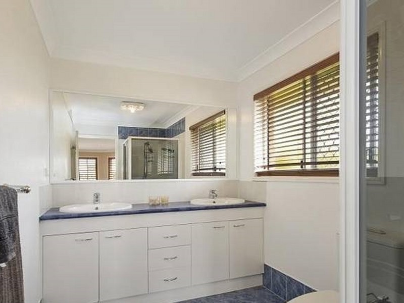 11 Memoire Court, Eatons Hill QLD 4037