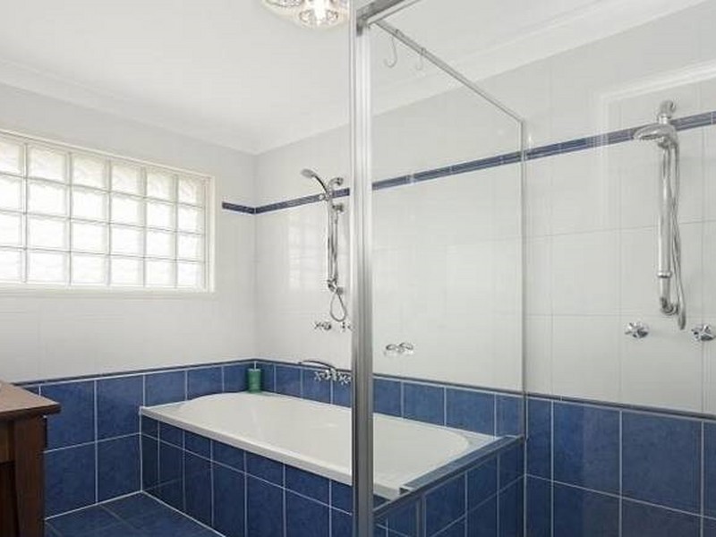 11 Memoire Court, Eatons Hill QLD 4037