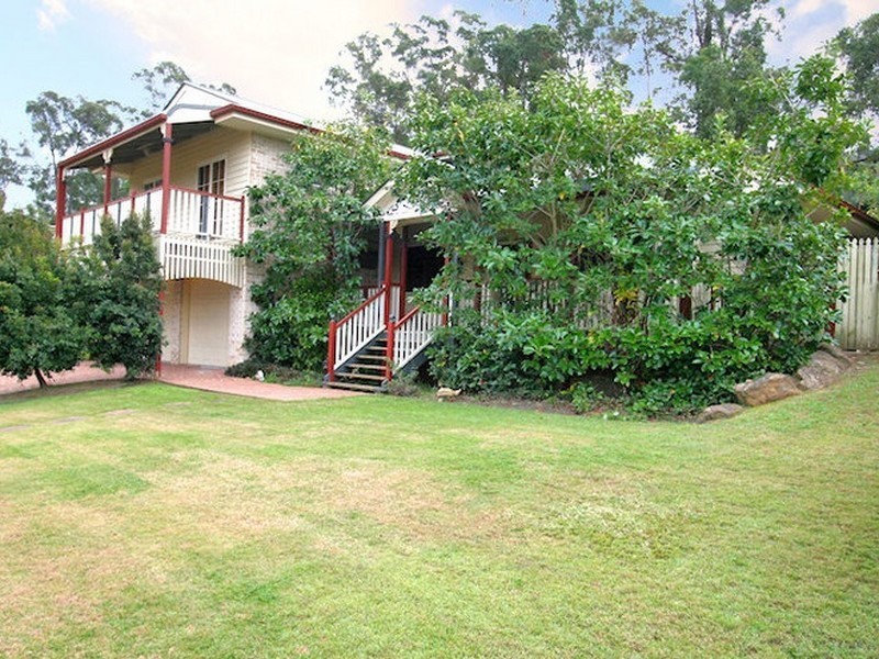 4 Foambark Court, Eatons Hill QLD 4037
