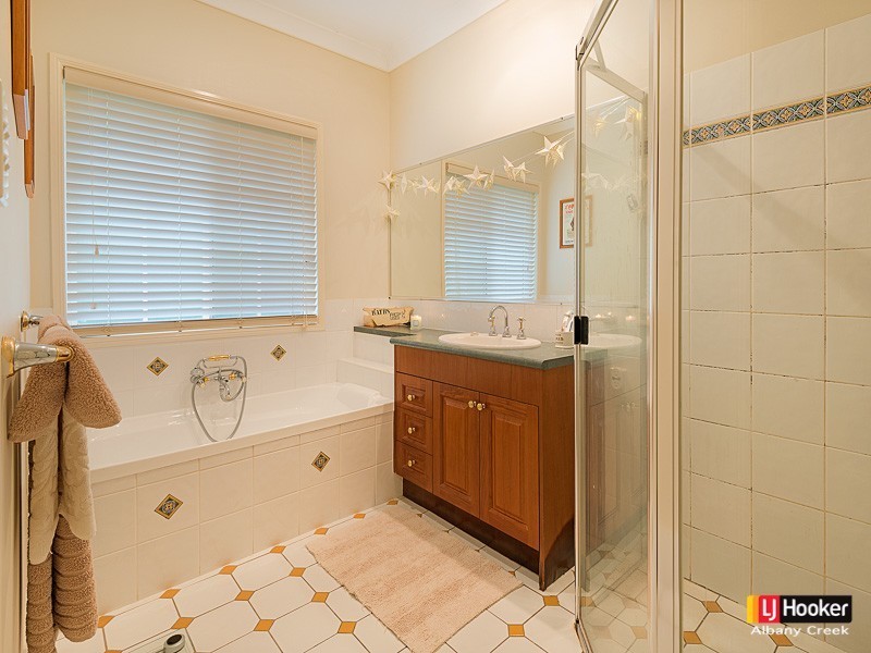 4 Foambark Court, Eatons Hill QLD 4037