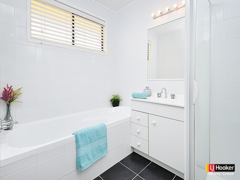 12 Oscar Crescent, Albany Creek QLD 4035