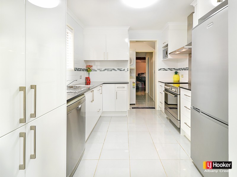 12 Oscar Crescent, Albany Creek QLD 4035