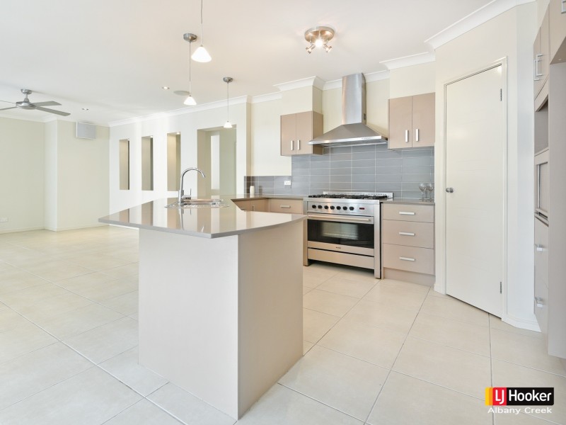 6 Reach Place, Eatons Hill QLD 4037