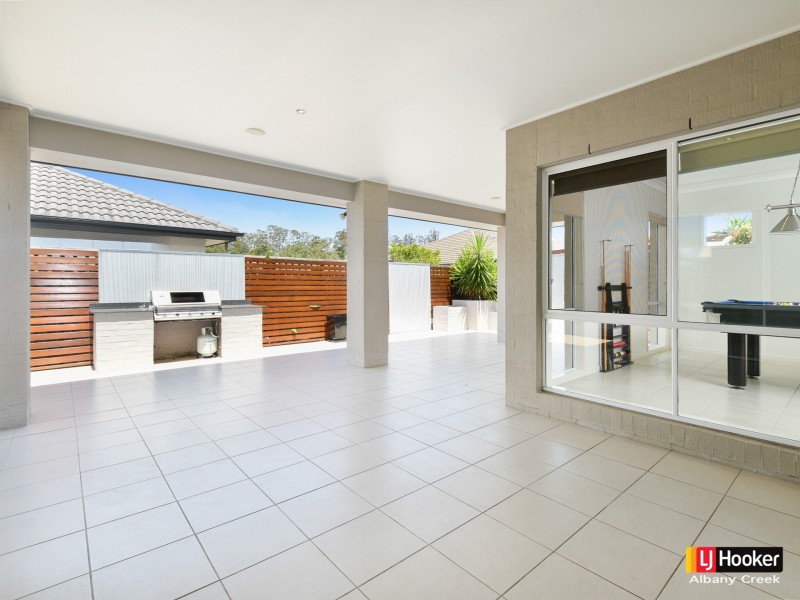 6 Reach Place, Eatons Hill QLD 4037