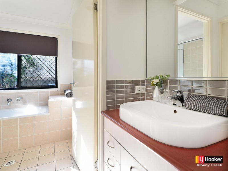 12 Monica Court, Eatons Hill QLD 4037