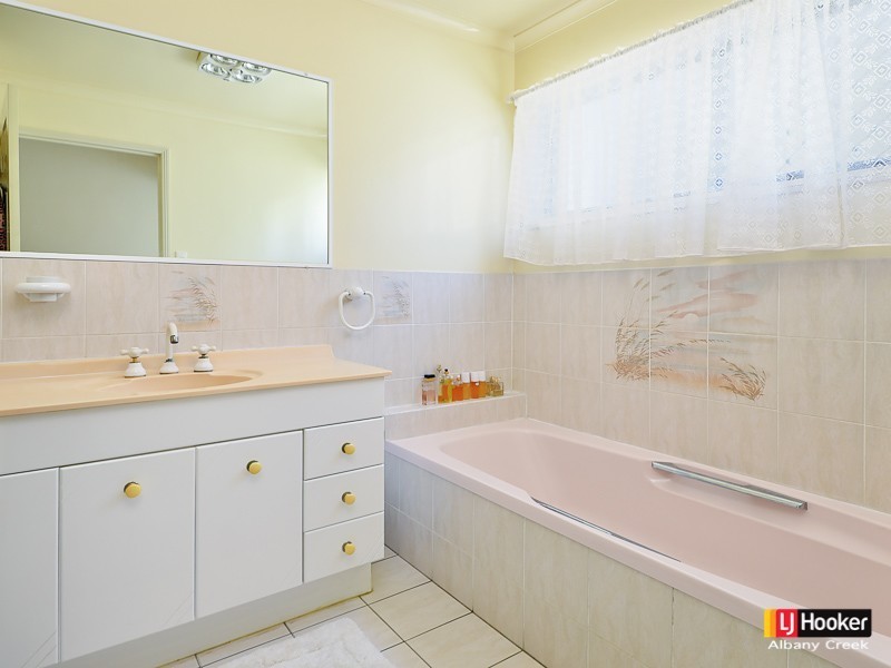 2 Troy Court, Eatons Hill QLD 4037