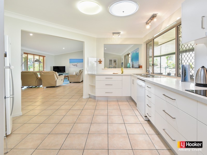 9 Oakmont Crescent, Albany Creek QLD 4035