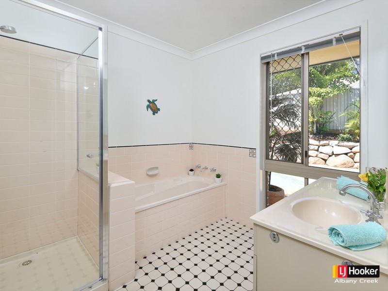 9 Oakmont Crescent, Albany Creek QLD 4035