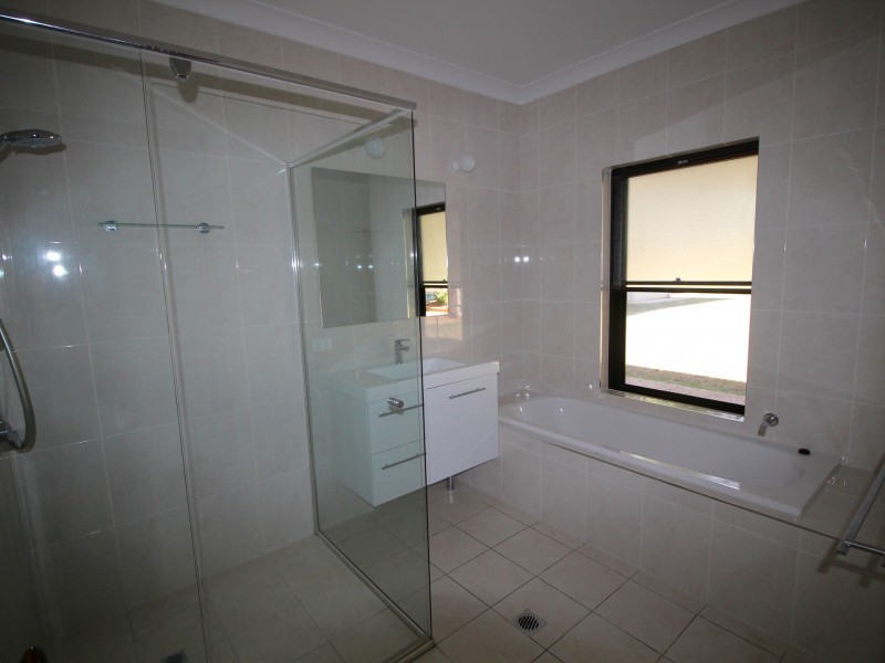 62 Eatons Crossing Road, Eatons Hill QLD 4037