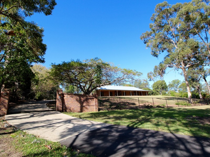 62 Eatons Crossing Road, Eatons Hill QLD 4037