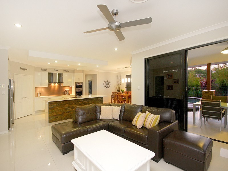 3 Maggie Place, Cashmere QLD 4500