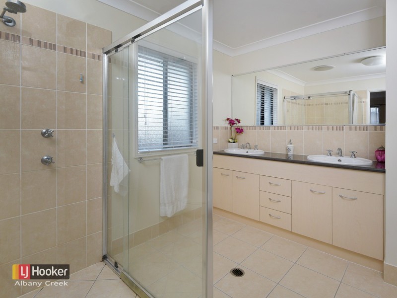 8 Shallows Court, Eatons Hill QLD 4037