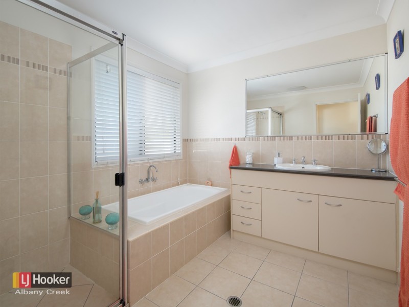 8 Shallows Court, Eatons Hill QLD 4037