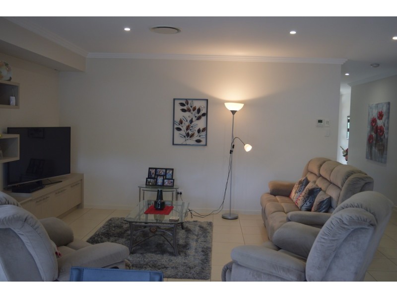 7 Gardenia Court, Bridgeman Downs QLD 4035