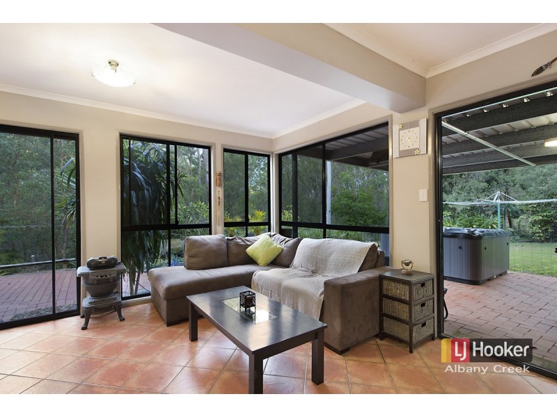 8 Estelle Court, Eatons Hill QLD 4037