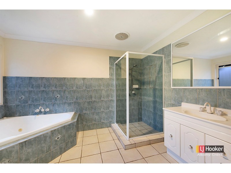 18 Granada Drive, Eatons Hill QLD 4037