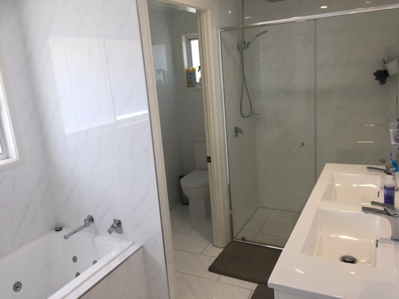 1 Saraband Drive, Eatons Hill QLD 4037