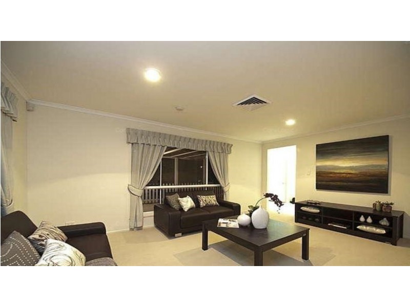 1 Saraband Drive, Eatons Hill QLD 4037