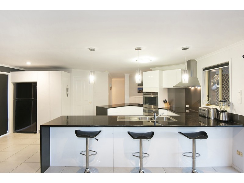 21 Paramount Drive, Warner QLD 4500
