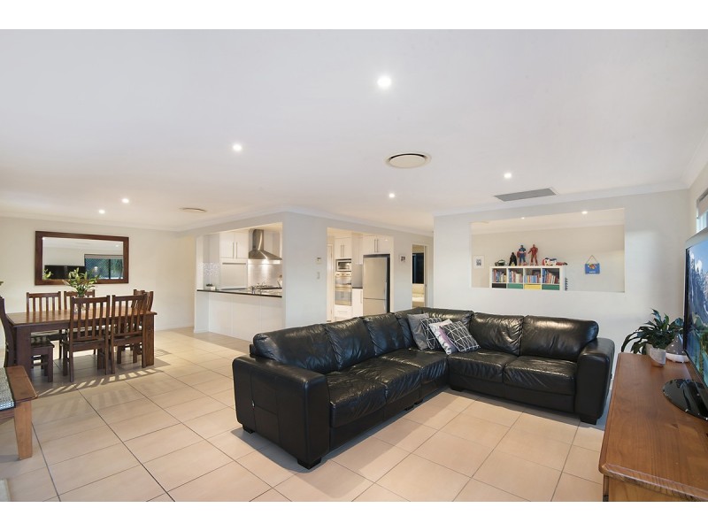 5 Mabella Court, Eatons Hill QLD 4037