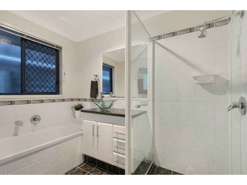 5 Mabella Court, Eatons Hill QLD 4037