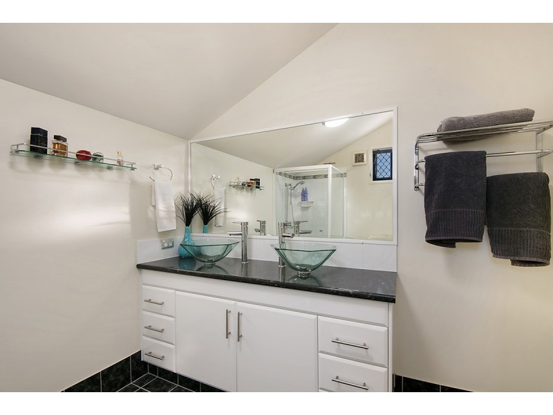 5 Mabella Court, Eatons Hill QLD 4037