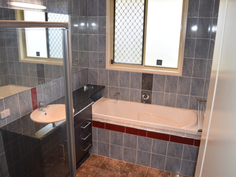 5 Confluence Court, Eatons Hill QLD 4037