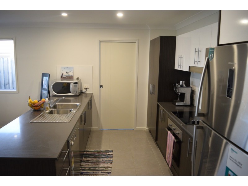 8 Cooloola Circuit, Warner QLD 4500