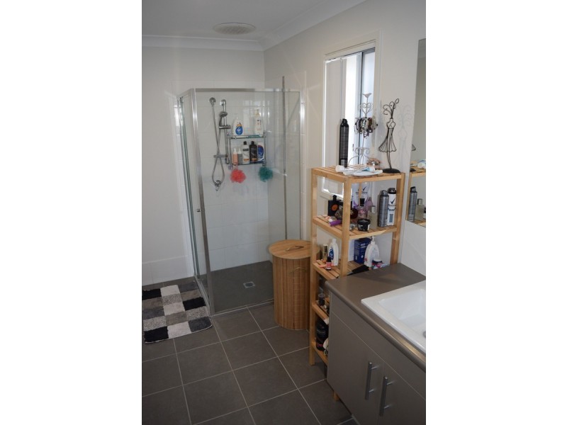 8 Cooloola Circuit, Warner QLD 4500