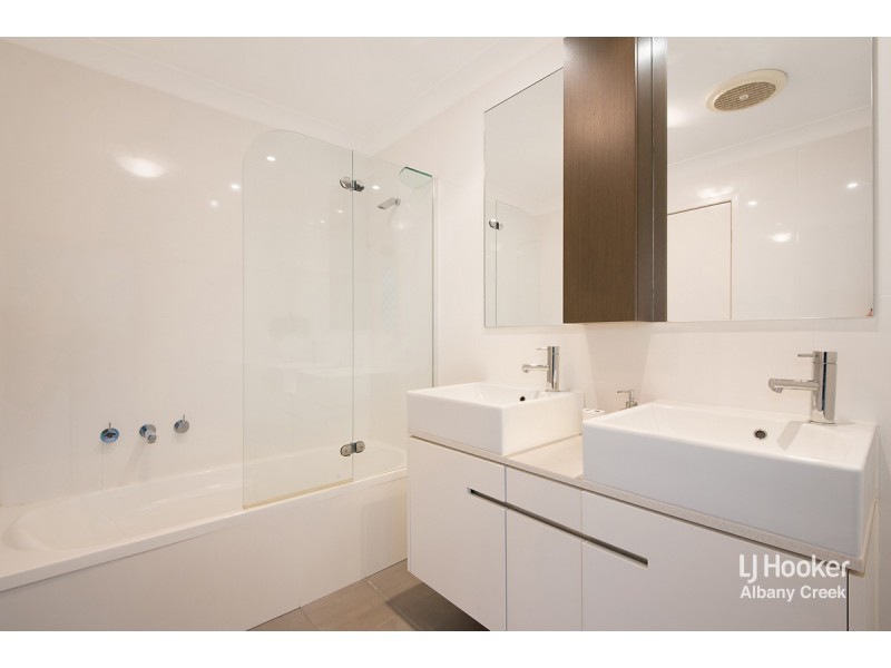 64 Collins Road, Everton Hills QLD 4053