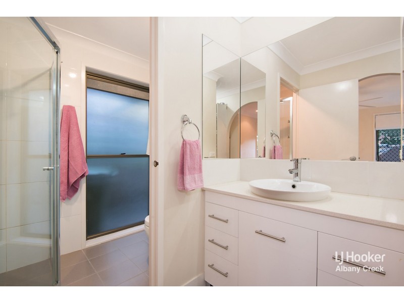 64 Collins Road, Everton Hills QLD 4053