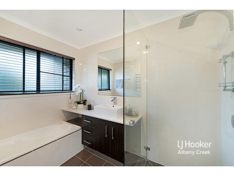 12 Daniel Drive, Albany Creek QLD 4035