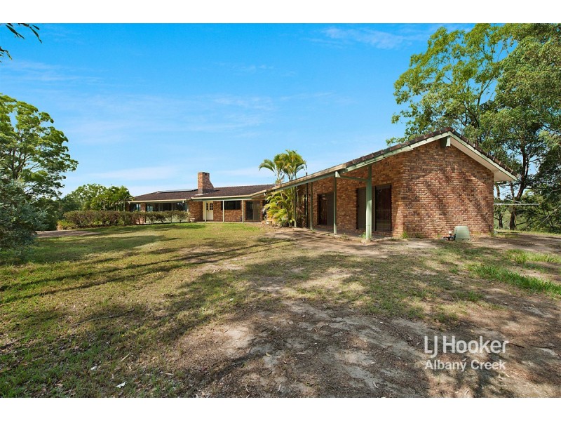 596 Eatons Crossing Road, Clear Mountain QLD 4500