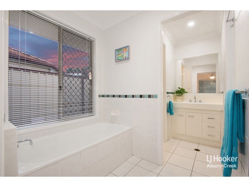 9 Kurrajong Drive, Warner QLD 4500