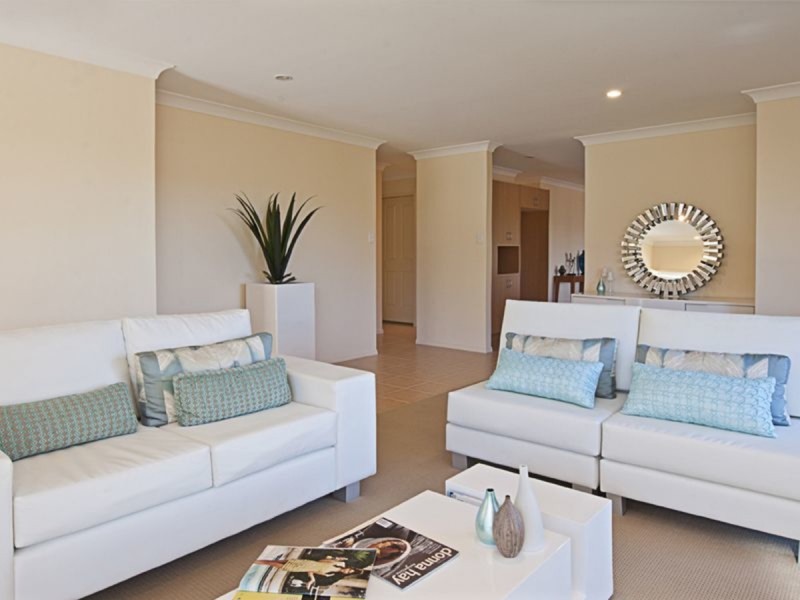 10 Sunblest Court, Eatons Hill QLD 4037