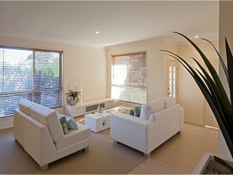 10 Sunblest Court, Eatons Hill QLD 4037