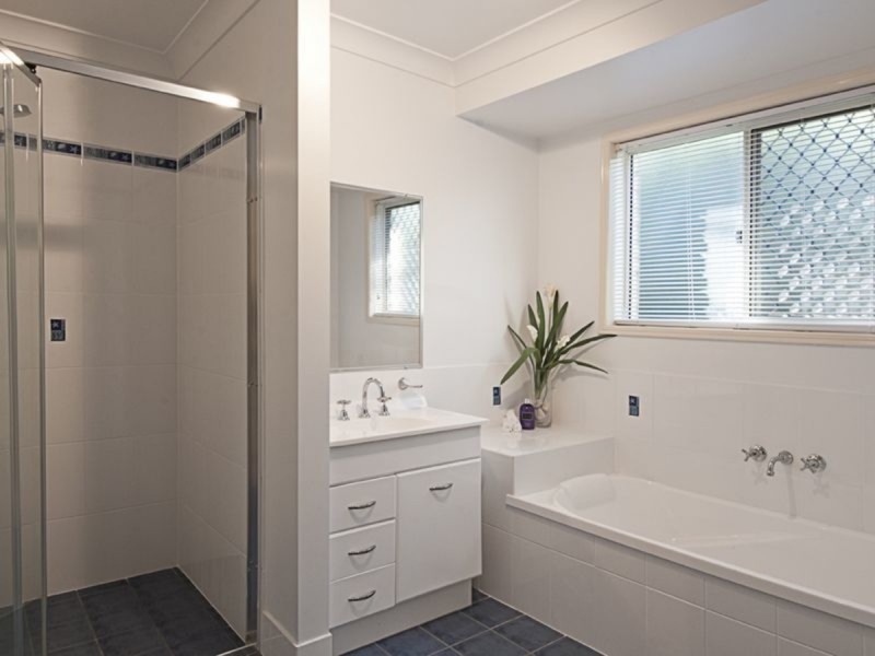 10 Sunblest Court, Eatons Hill QLD 4037