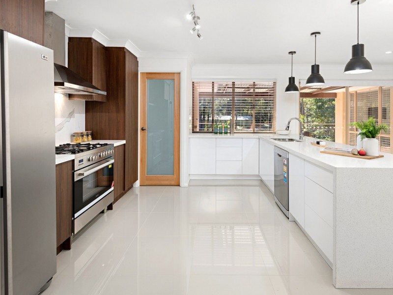 15 Lindale Court, Cashmere QLD 4500