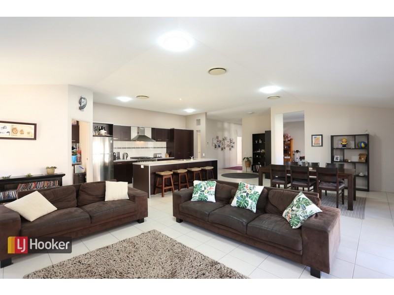 42 Ballyalla Crescent, Warner QLD 4500