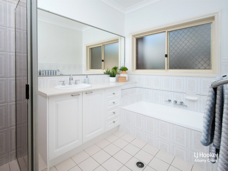 6 Cosmos Close, Bridgeman Downs QLD 4035