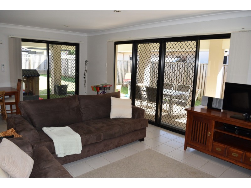 2 Shallows Court, Eatons Hill QLD 4037