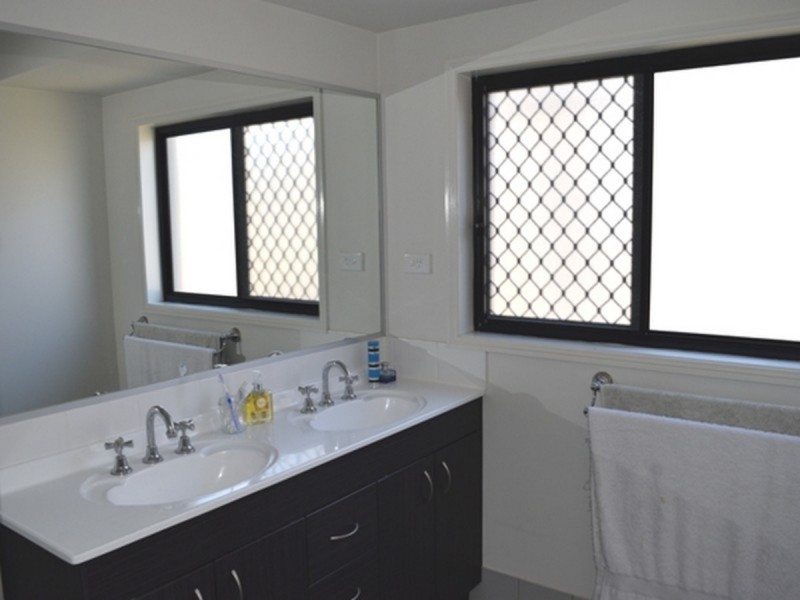 2 Shallows Court, Eatons Hill QLD 4037