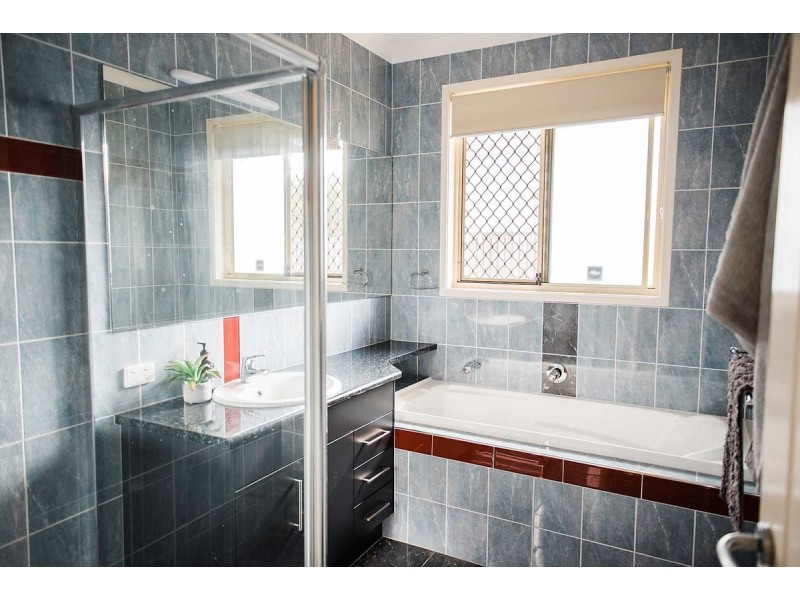 5 Confluence Court, Eatons Hill QLD 4037