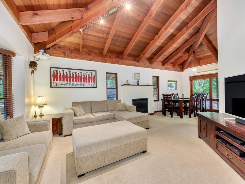 27 Cashmere Lane, Cashmere QLD 4500