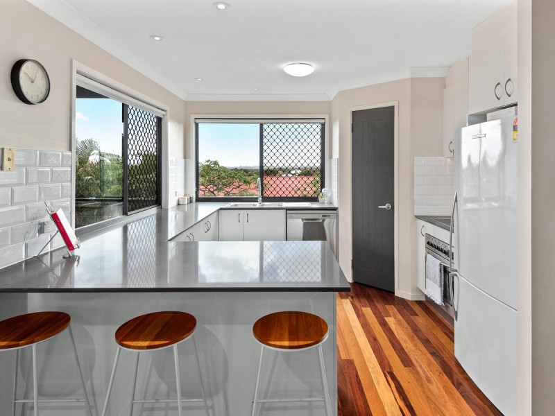 6 Sonora Court, Eatons Hill QLD 4037