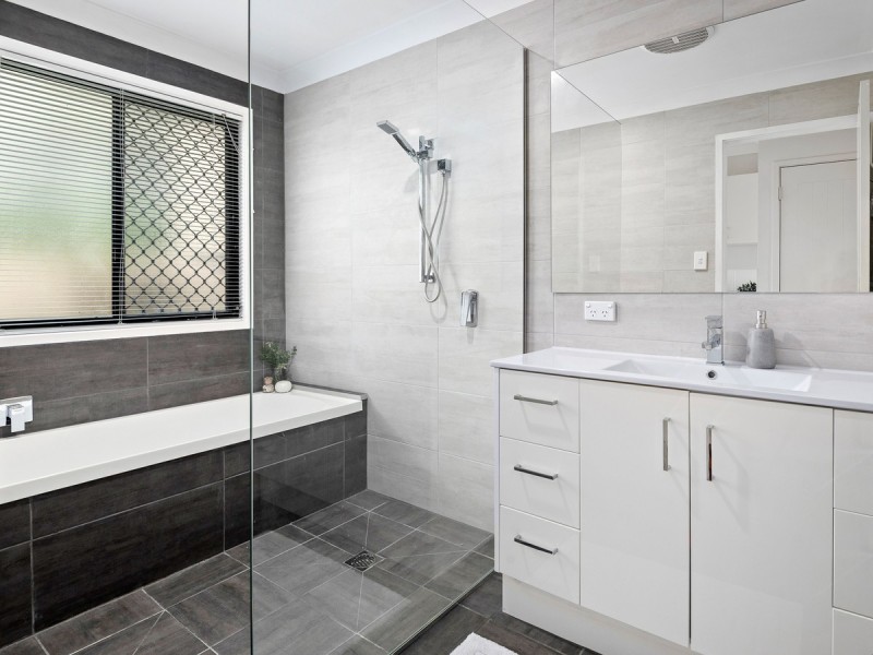 6 Sonora Court, Eatons Hill QLD 4037